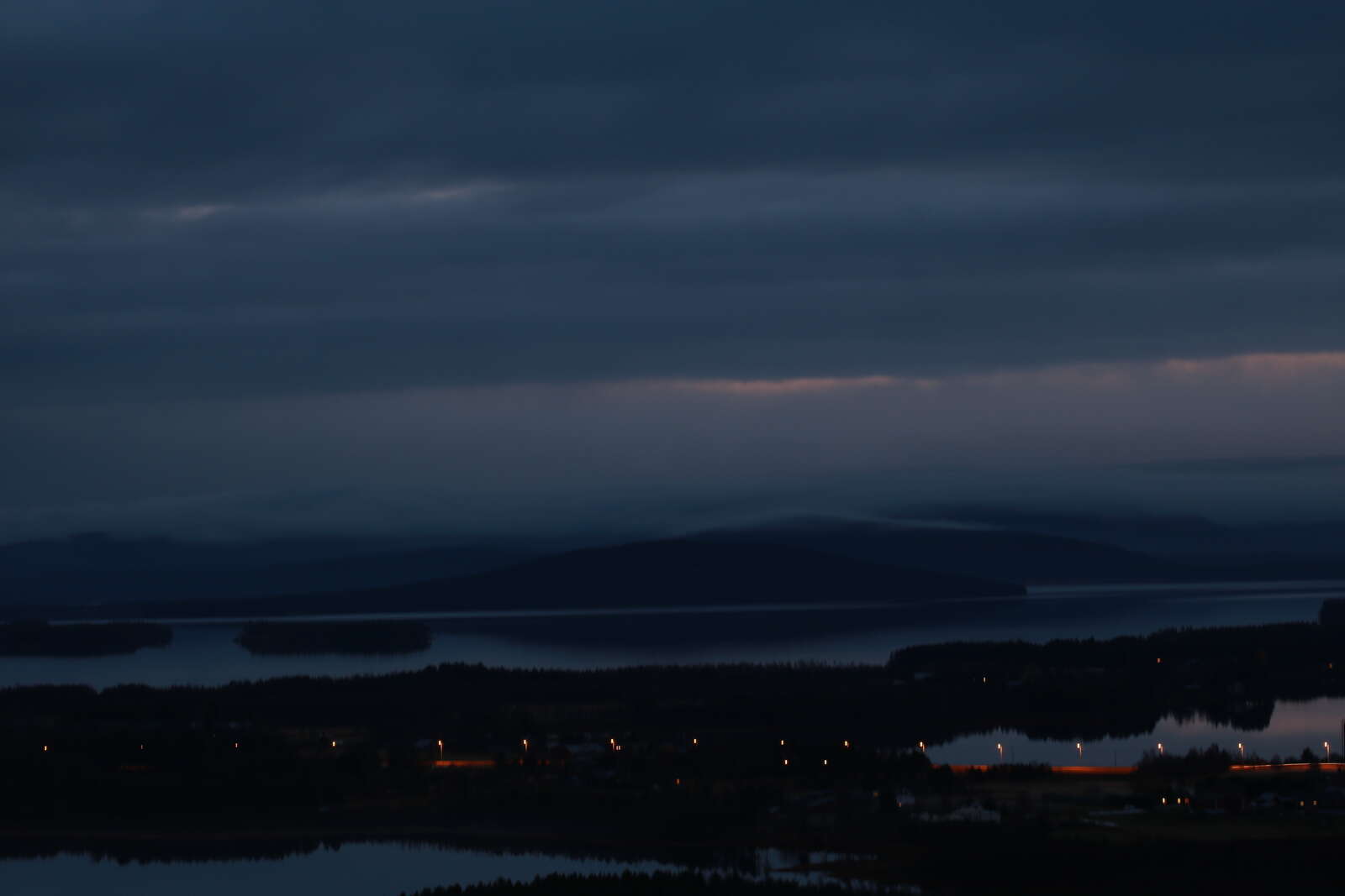 Kemijärven kaupunki yöllä